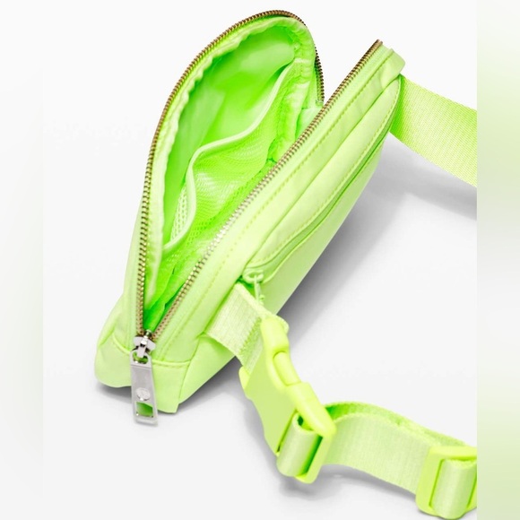 🆕 Lululemon ORIGINAL OG Everywhere Belt Bag - NEMI Neo Mint - Picture 7 of 8